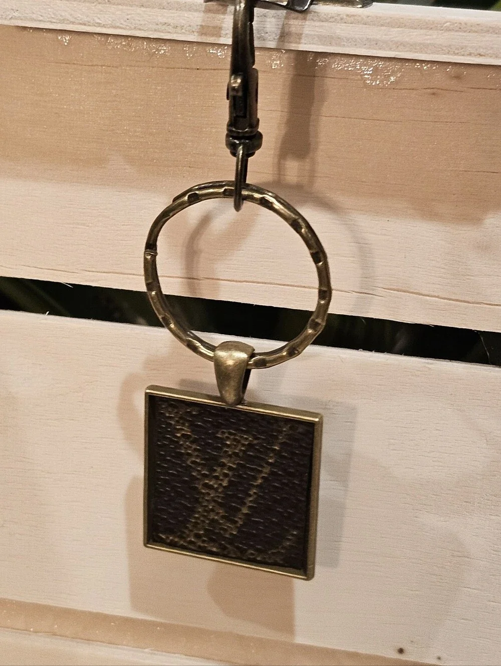 Louis Vuitton Monogram Square Keychain - Brown/Gold